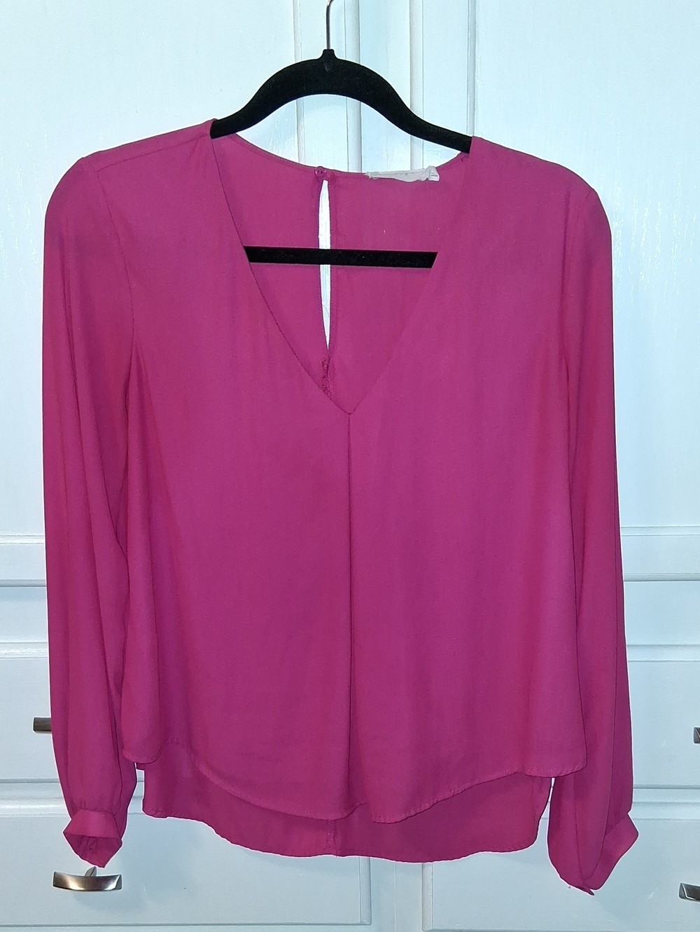 🎉2/$13 Lush Magenta V-Neck Long Sleeve Blouse